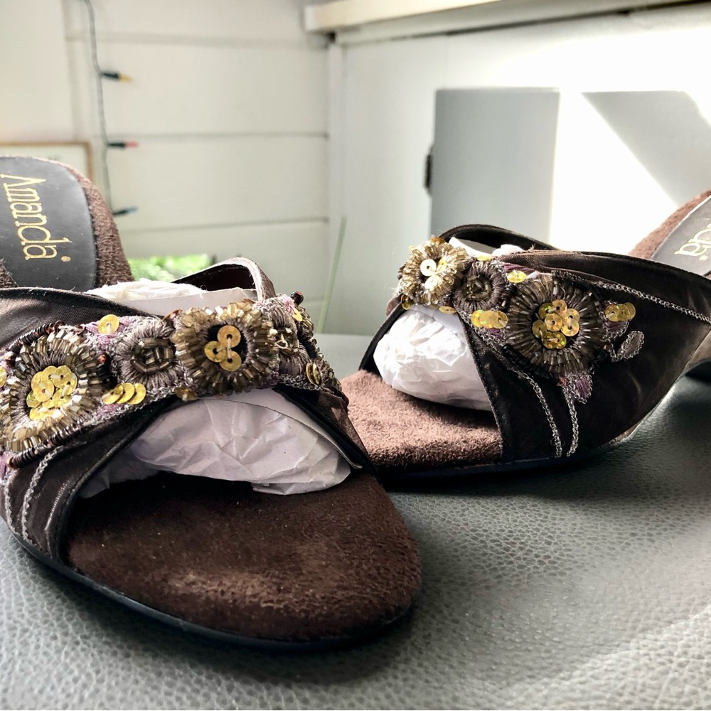 Brand new soft surrounding wedges with beautiful beading.